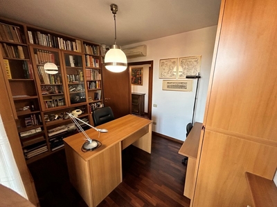 Appartamento in Vendita a Bologna, 690'000€, 150 m², arredato