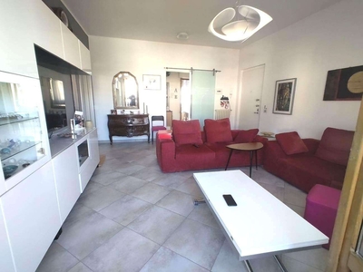 Appartamento in Vendita a Carrara Via Bonascola,