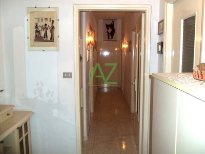 Appartamento in Vendita a Catania, zona Piazza Risorgimento, 100'000€, 108 m²