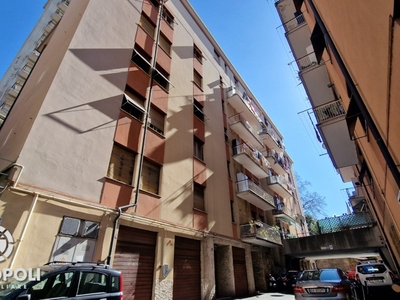 Appartamento in Vendita a Genova, zona Bolzaneto, 59'000€, 96 m²