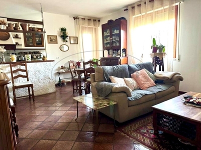 Appartamento in Vendita a Livorno, zona Montenero, 220'000€, 90 m²