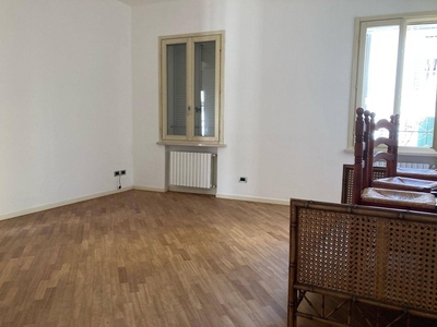 Appartamento in Vendita a Mantova, zona Centro storico, 175'000€, 90 m²