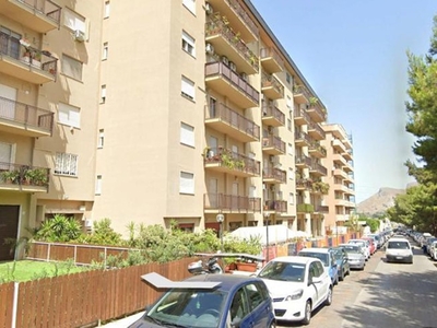 Appartamento in Vendita a Palermo, 135'000€, 150 m²