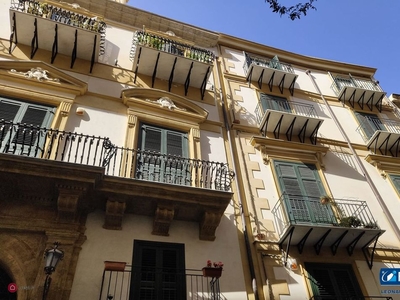 Appartamento in Vendita in Via Alessandro Paternostro a Palermo