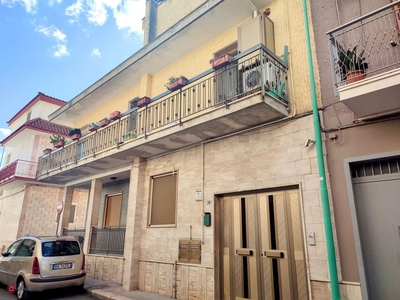 Appartamento in Vendita in Via Edmondo De Amicis 18 a Bitetto