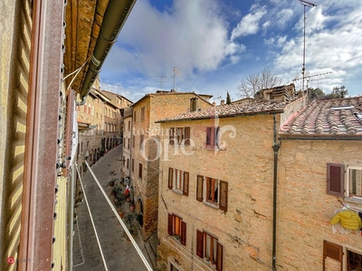 Appartamento in Vendita in Via Roma a Volterra