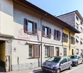 Casa Indipendente in Via Montegrappa, 19, Mariano Comense (CO)