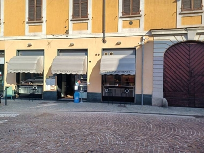 Bar in vendita a Inveruno, Piazza San Martino, 1 - Inveruno, MI