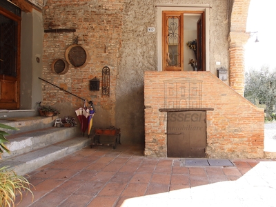 Casa indipendente con giardino in via della polla 59, Lucca