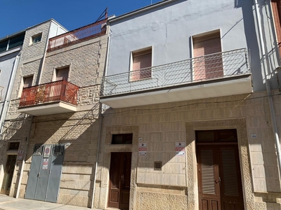 Casa indipendente di 6 vani /220 mq a San Ferdinando di Puglia (zona Chiesa S.S. Rosario)