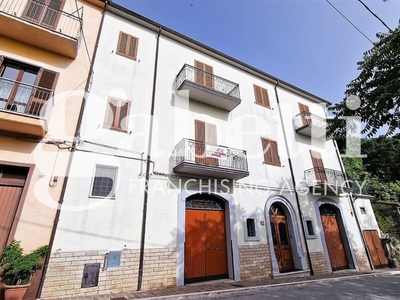 Casa Indipendente in vendita a Isernia isernia Risorgimento,37