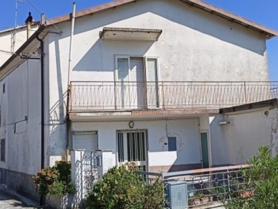 Casa Indipendente in vendita a Isernia via corrado