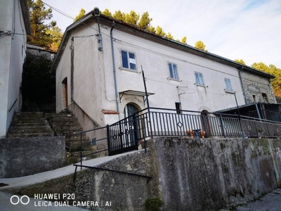 Casa Indipendente in vendita a Longano via Rione Nuovo