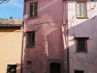 Casa Indipendente in vendita a Miranda via Portella