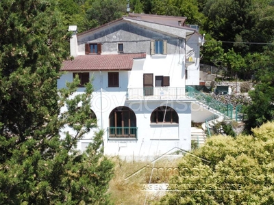 Casa Indipendente in vendita a Montaquila roccaravindola