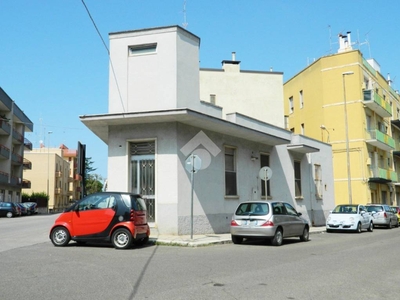 Casa Indipendente in vendita a Putignano via Conversano, 62