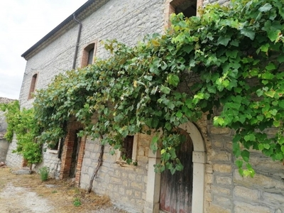 Casa Indipendente in vendita a Sessano del Molise