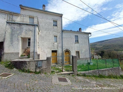 Casa Indipendente in vendita a Sessano del Molise via Pescocupo, 94