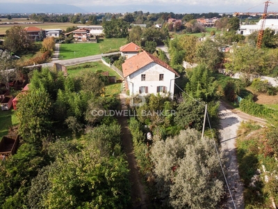 Casa Indipendente in Vendita a Torino, zona Falchera Villaretto, 178'000€, 330 m²