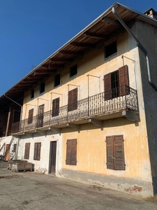 Casa Indipendente in vendita ad Alice Castello strada Ciorlucca