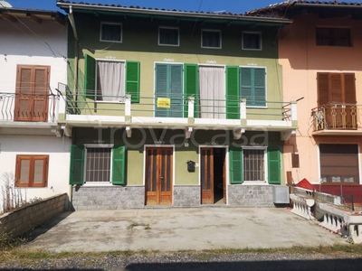 Casa Indipendente in vendita ad Alice Castello via Camillo Benso di Cavour