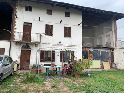 Casa Indipendente in vendita ad Alice Castello via Cavaglià, 21
