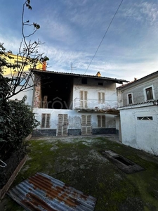 Casa Indipendente in vendita ad Alice Castello via Giovanni Salussolia, 15b
