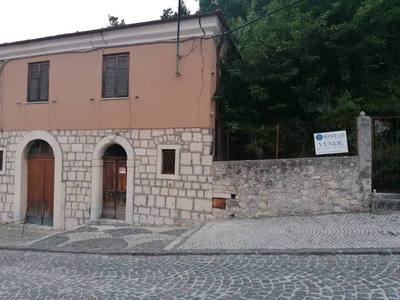 Casale in vendita a Forlì del Sannio via Regina Elena, 37