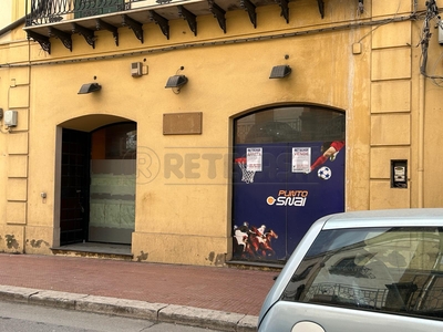 Locale commerciale in affitto in corso umberto i 59, Caltanissetta
