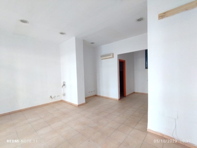 Negozio in Affitto a Palermo, 750€, 80 m²
