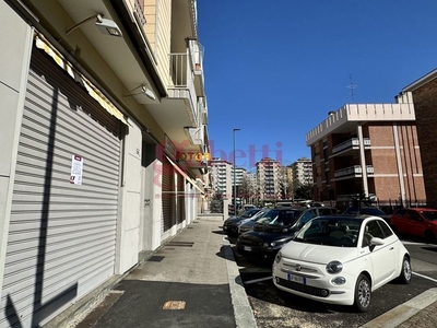 Negozio in Vendita a Torino, 69'000€, 51 m²