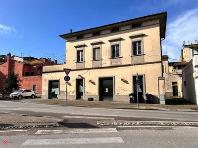 Negozio/Locale commerciale in Vendita in a Santa Croce sull'Arno