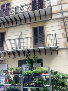 Negozio/Locale commerciale in Vendita in Via Maqueda 123 a Palermo