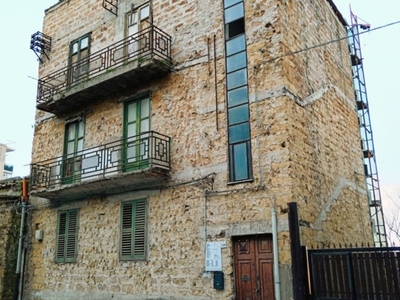 Palazzo in vendita ad Agrigento agrigento Gioeni,248