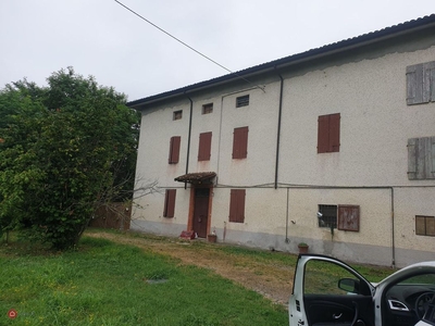 Palazzo in Vendita in Strada Chiesa di Roncopascolo 21 a Parma