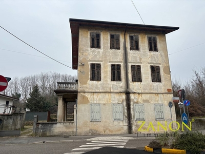 Quadrilocale in Vendita a Gorizia, zona San Rocco, 160'000€, 360 m²