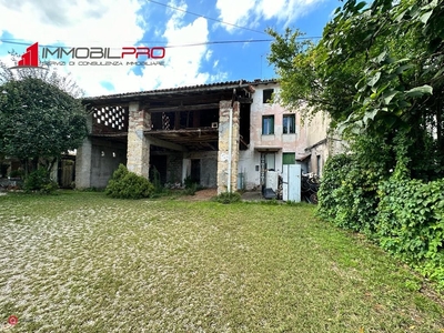Rustico/Casale in Vendita in Via Santa Maria a Zugliano