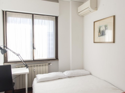 Stanza in affitto in appartamento con 4 camere da letto a Roma