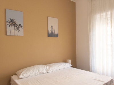 Stanza in affitto in appartamento con 5 camere da letto a Portuense, Roma