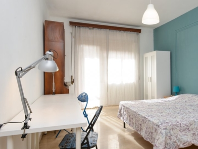 Stanza in affitto in un appartamento con 5 camere da letto a Ostiense