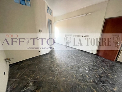 Trilocale in Affitto a Alessandria, zona Borgo Rovereto, 350€, 70 m²