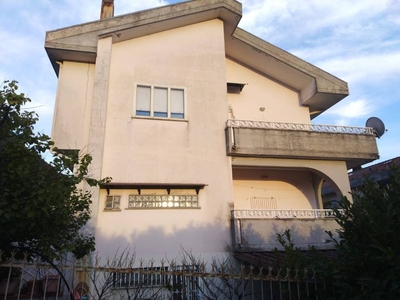 Villa a Schiera in vendita a Pesche via San Giuseppe