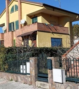 Villa Bifamiliare in vendita a Cantalupo nel Sannio strada Provinciale Volturno Pentrica