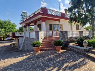 Villa Bifamiliare in vendita a Putignano strada Comunale Pozzo Priore di Sopra, 27/c