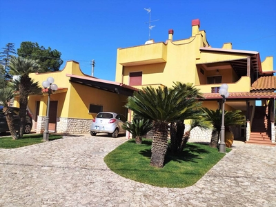 Villa Bifamiliare in vendita a Putignano strada Comunale Via Vecchia Fasano, 11