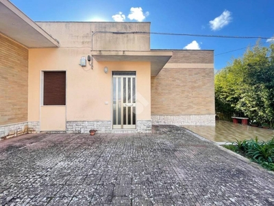 Villa Bifamiliare in vendita a Putignano via Don Cesar Romero Salvador