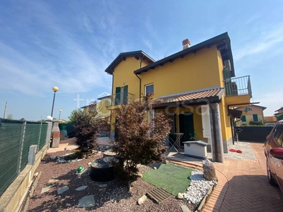 Villa Bifamiliare in vendita a Villanova Monferrato via Venezia