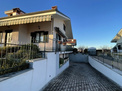 Villa con giardino a Airasca