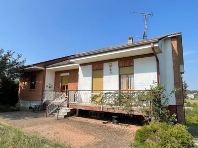 Villa in in vendita da privato a Tortona strada Costa Longarino