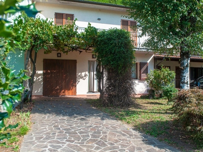 Villa in vendita a Castelnuovo di Garfagnana
